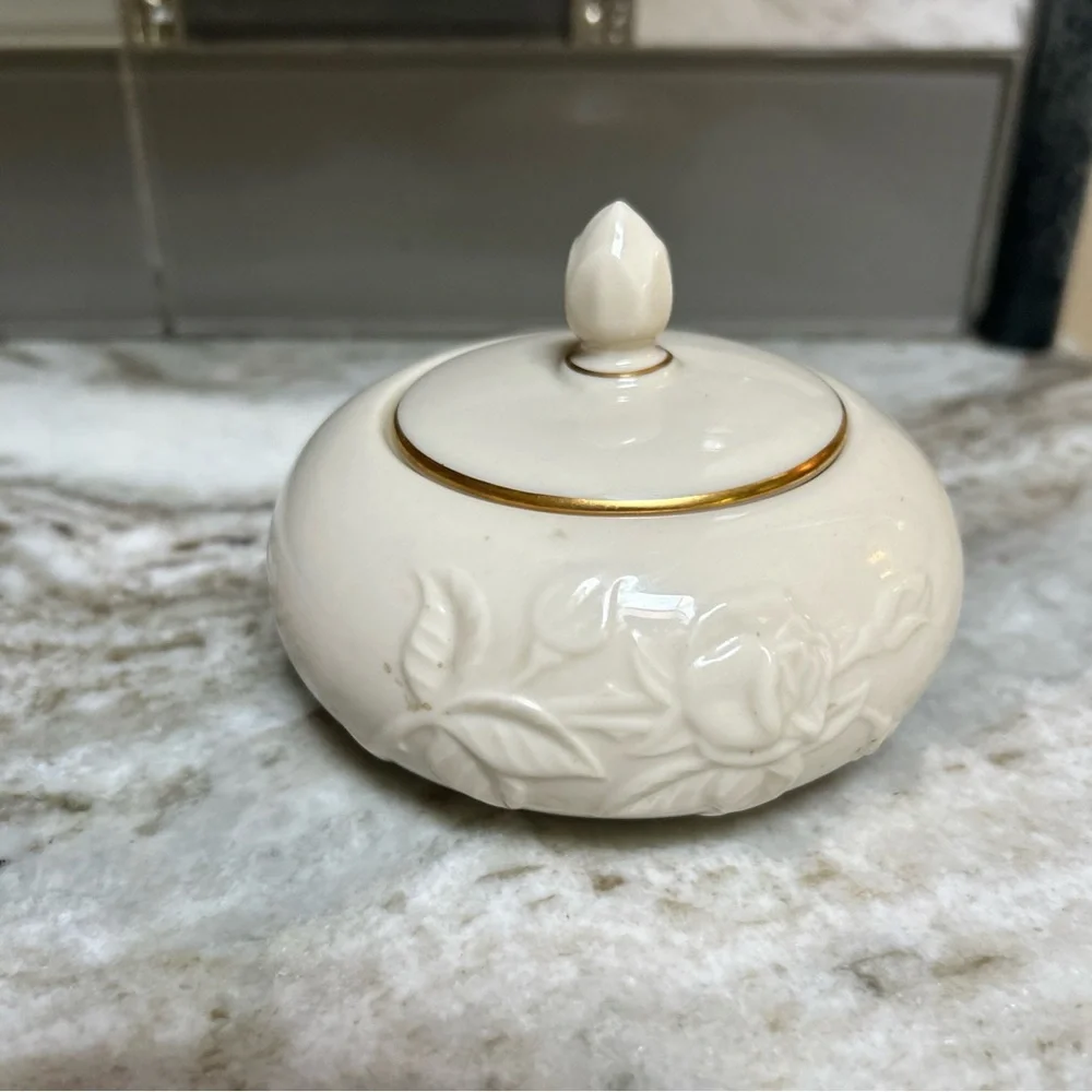 LENOX Rosebud Collection Trinket Jewelry Box w/Lid Gold Trim Covered Ivory